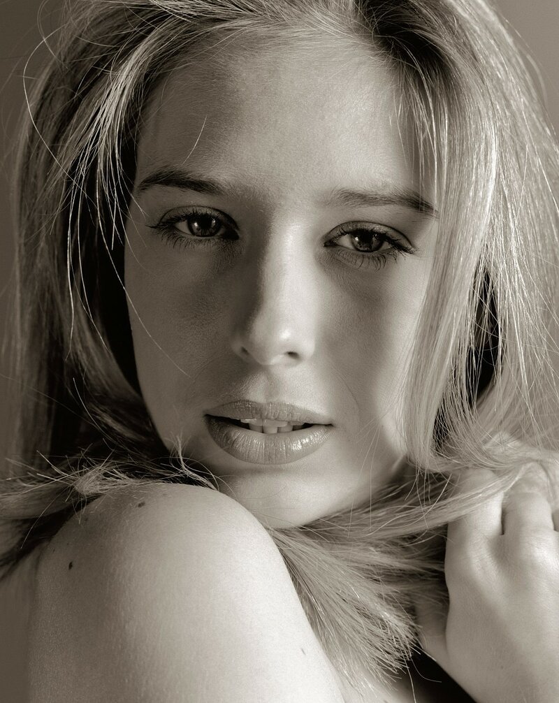 Александра, 23
